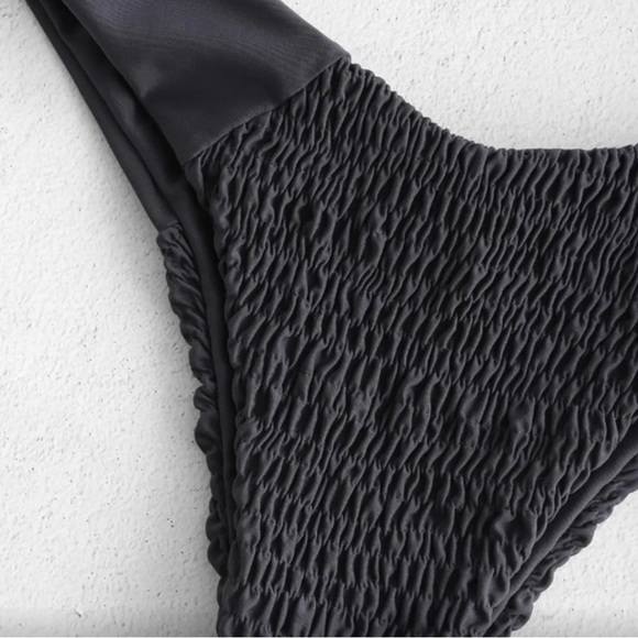 ZAFUL Ruffle Smocked Bandeau Bikini - Picture 3 of 3